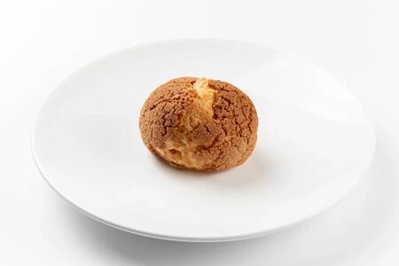 Пирожное булочка Шу с карамельным кремом