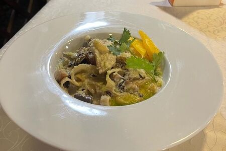 Паста с копченой курицей и грибами