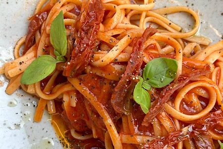 Постная паста с вялеными томатами