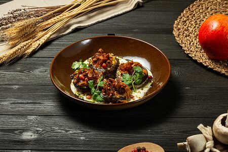 Шампиньоны, запеченные с сыром сулугуни