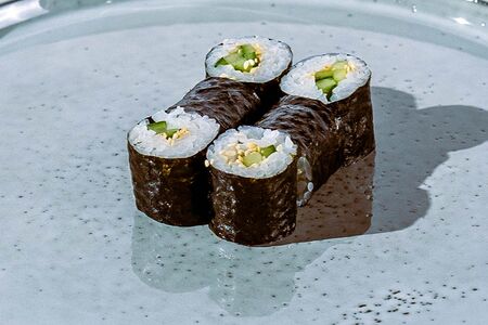 Ролл с огурцом