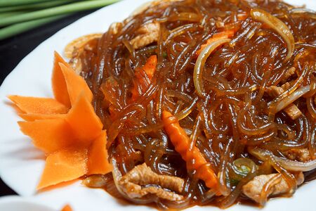 Крахмальная лапша с мясом