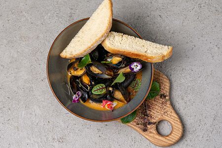 Мидии в соусе том-ям