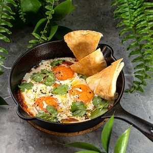 Шакшука с соусом тахини