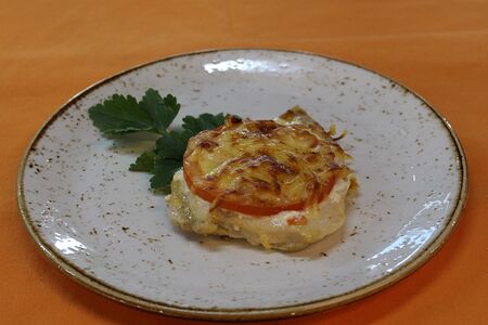 Филе куриное запечённое с помидором и сыром