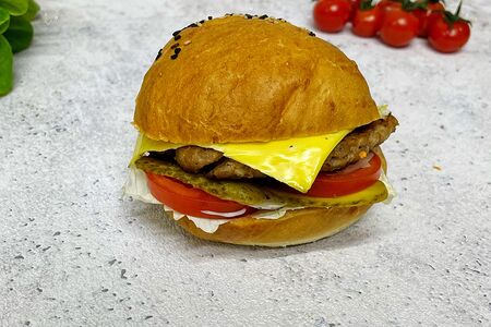 Бургер с куриной котлетой