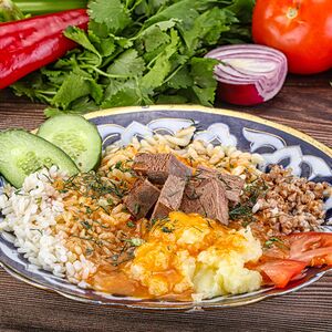 Гуляш с гарниром