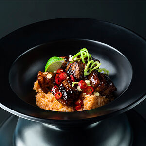 Կարմիր խոզ բրնձով