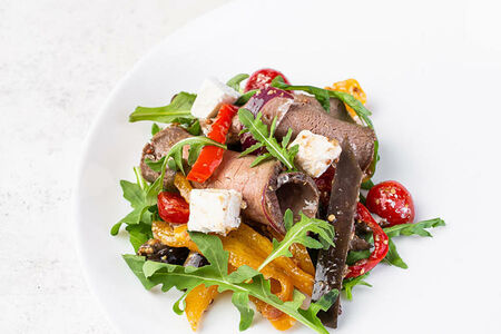 Салат с ростбифом