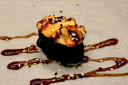 Запеченный гункан с креветкой