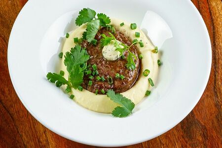 Большая котлета из говядины с пюре