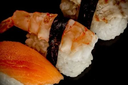 Нигири с креветкой