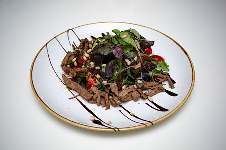 Тёплый салат с говядиной