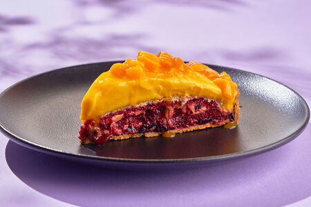 Торт Манго-маракуйя с пьяной вишней