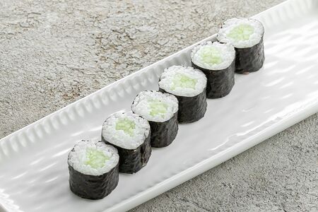 Ролл с огурцом