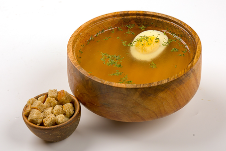Бульон куриный с яйцом и сухариками