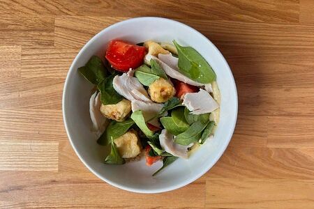 Салат с баклажаном и цыпленком