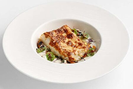 Судак с лисичками, запеченный в сырном соусе