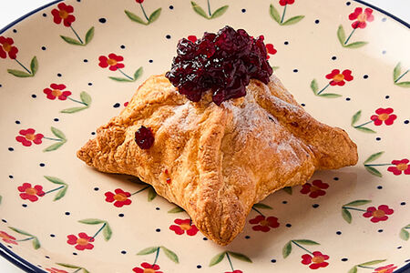 Ватрушка с брусникой