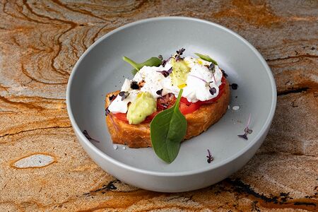 Брускетта с бурратой