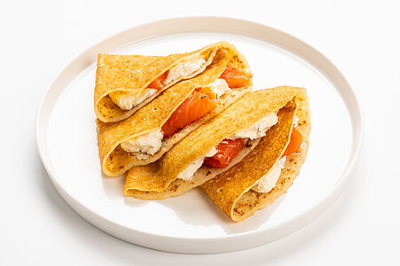 Блины с лососем и творожным сыром