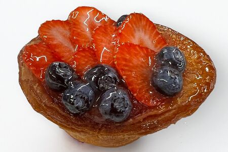 Слоеный чизкейк боб тонка с клубникой