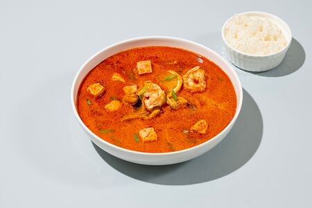 Том ям с морепродуктами