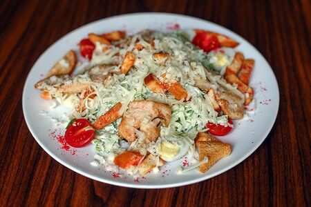 Салат Цезарь с курицей