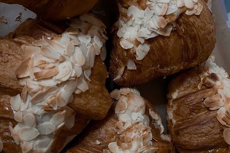 Миндальный круассан