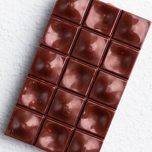 Темный шоколад с фундуком