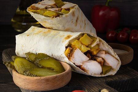 Мясо в лаваше на углях