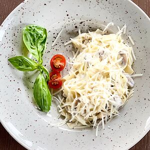 Фетучини с курицей и грибами