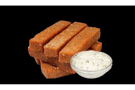 Гренки из ржаного хлеба с чесночным соусом