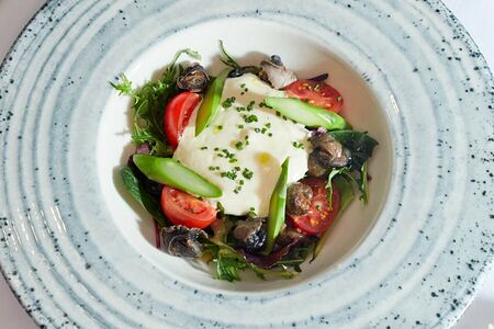 Салат с улитками и мусом из пармезана