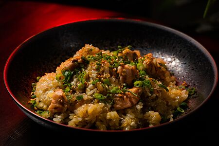 Рис жареный с лососем