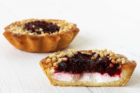 Тарт с брусникой