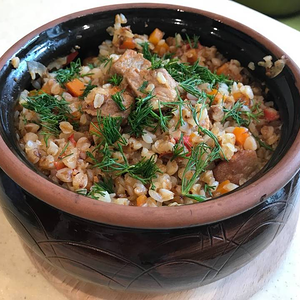 Каша гречневая с мясом в горшочке