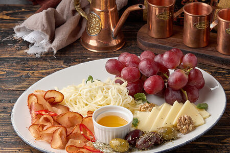 Тарелка к вину