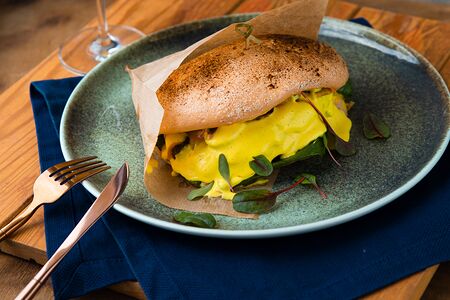 Булочка Бао с бифштексом из мраморной говядины