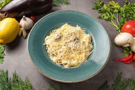 Фетучини с цыпленком и грибами