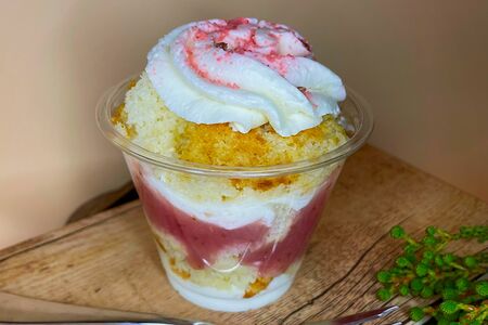 Трайфл молочная девочка с клубникой