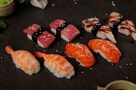 Суши с угрём