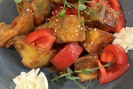 Салат теплый с хрустящими баклажанами