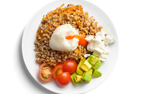 Гречка с яйцом пашот, авокадо и сыром сиртаки