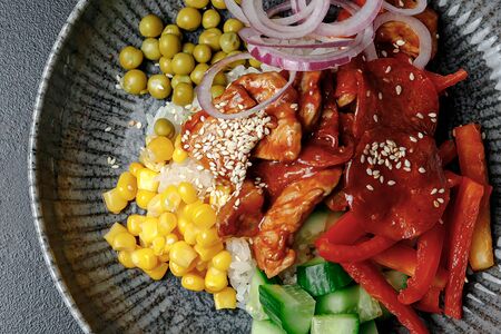 Поке со свининой и пепперони