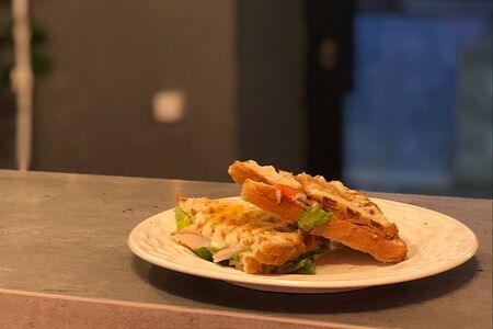 Сэндвич с ветчиной из индейки и сыром