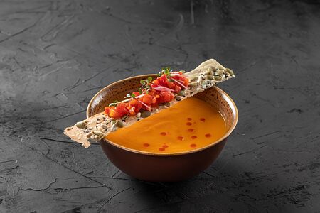 Тыквенный крем-суп с печёными маринованными перцами