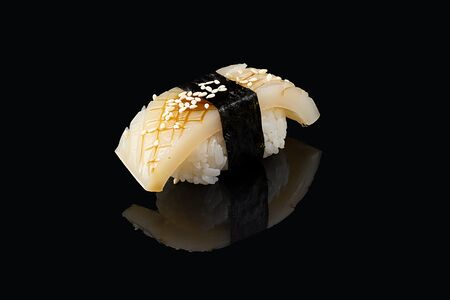 Суши с кальмаром