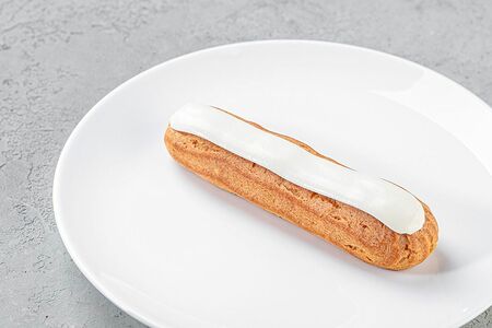 Эклер ванильный