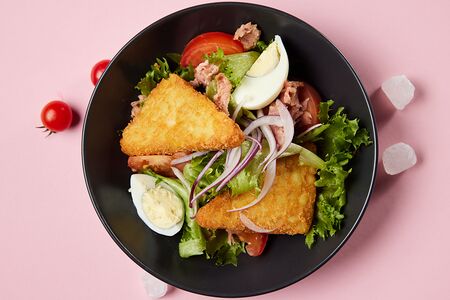 Салат с тунцом